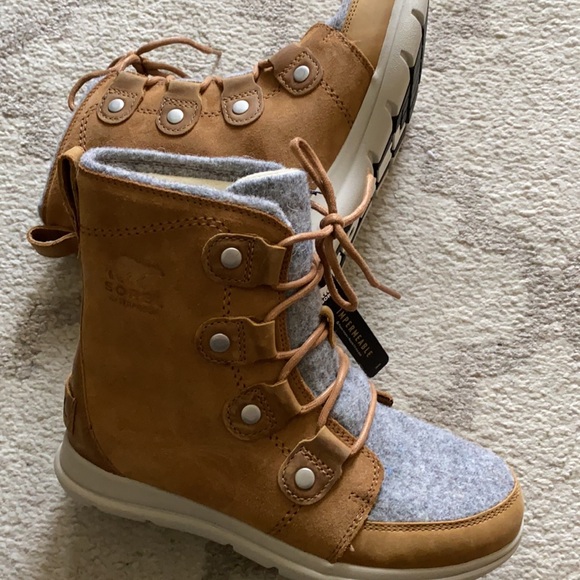 - NEW- Sorel Explorer Joan boots - Picture 10 of 11
